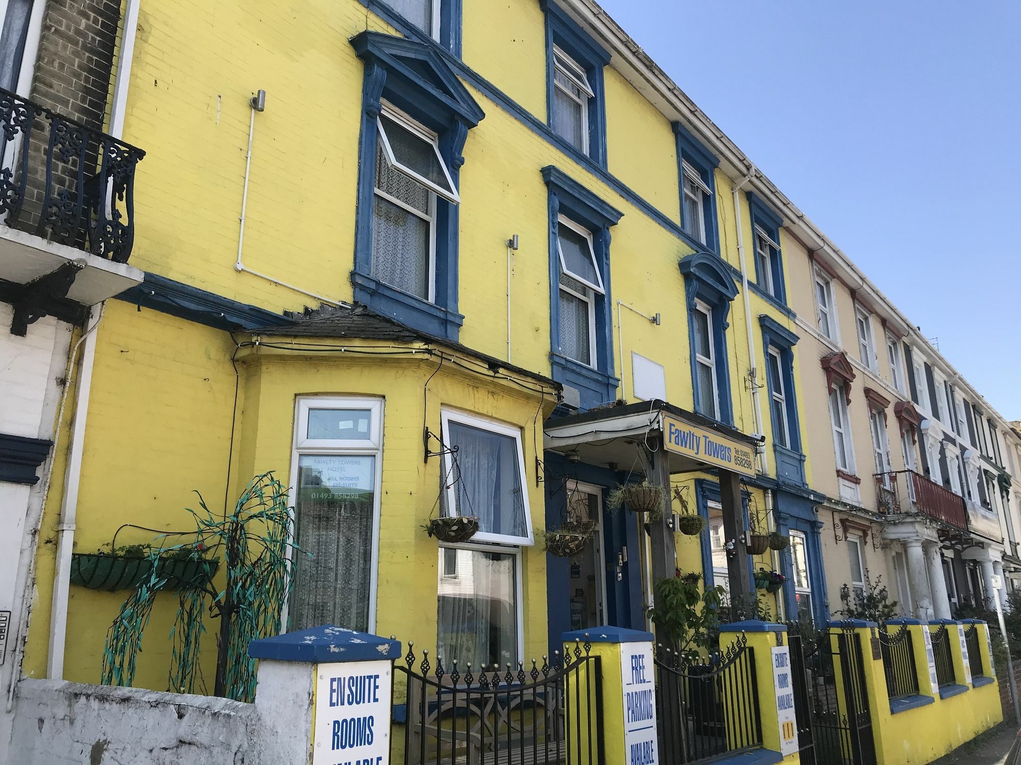 Hotel Fawlty Towers à Great Yarmouth Extérieur photo